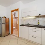 Maja Apartments 100M From The Beach