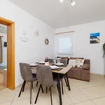 Maja Apartments 100M From The Beach Apartamento