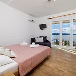 Maja Apartments 100M From The Beach Apartamento *