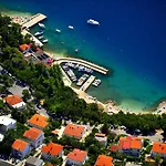 Maja Apartments 100M From The Beach Apartamento