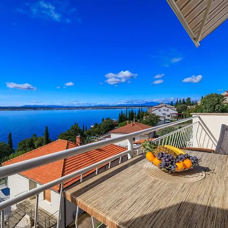 Maja Apartments 100M From The Beach ドラマリ