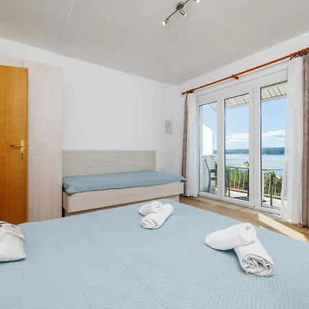 アパート Maja Apartments 100M From The Beach