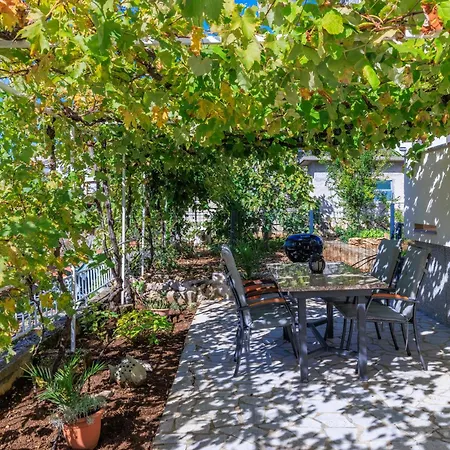 Maja Apartments 100M From The Beach