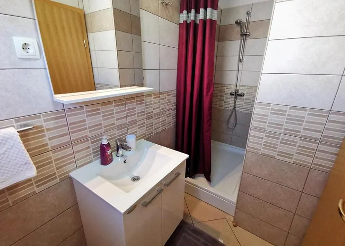 アパート Maja Apartments 100M From The Beach ドラマリ