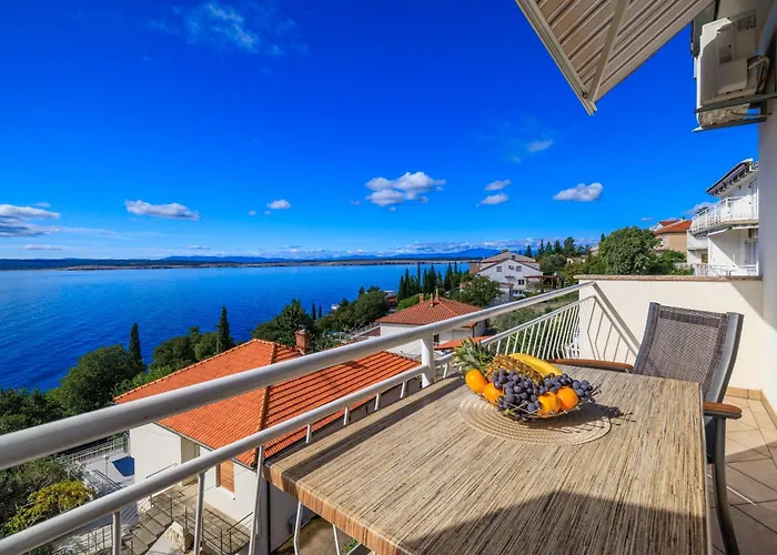 Maja Apartments 100M From The Beach ドラマリ