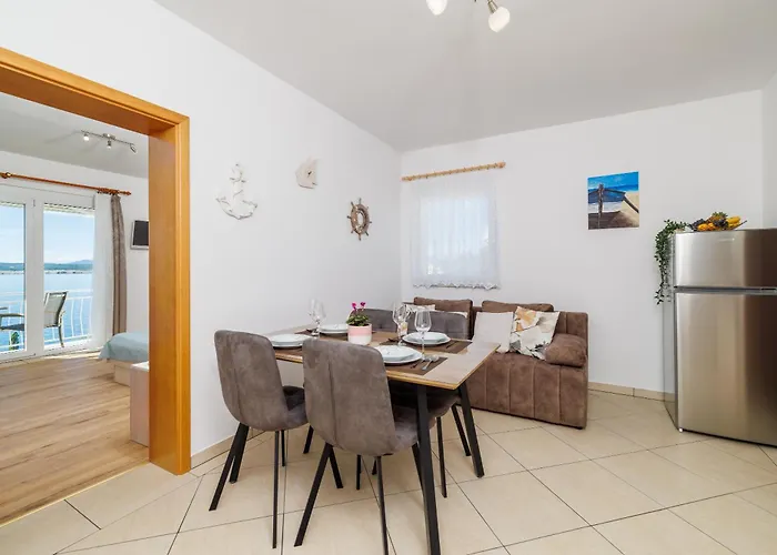 Maja Apartments 100M From The Beach アパート