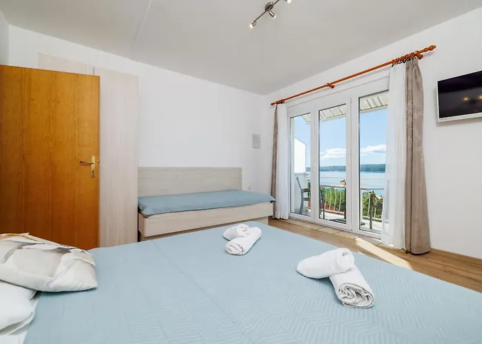 アパート Maja Apartments 100M From The Beach