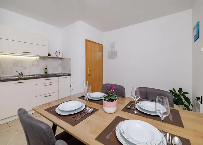 アパート Maja Apartments 100M From The Beach *