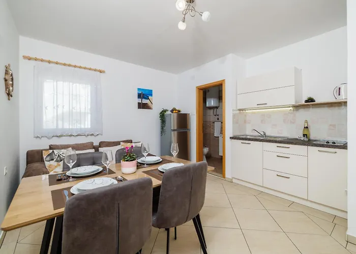 Maja Apartments 100M From The Beach *