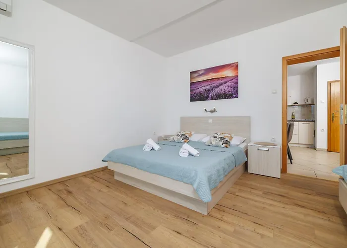 Maja Apartments 100M From The Beach ドラマリ