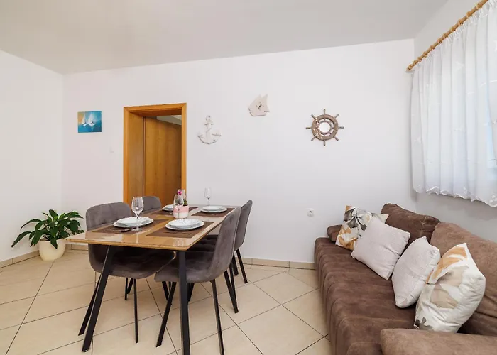 Maja Apartments 100M From The Beach * ドラマリ