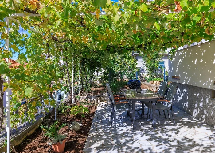 Maja Apartments 100M From The Beach