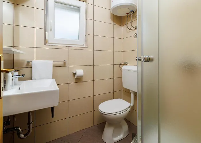 Maja Apartments 100M From The Beach ドラマリ