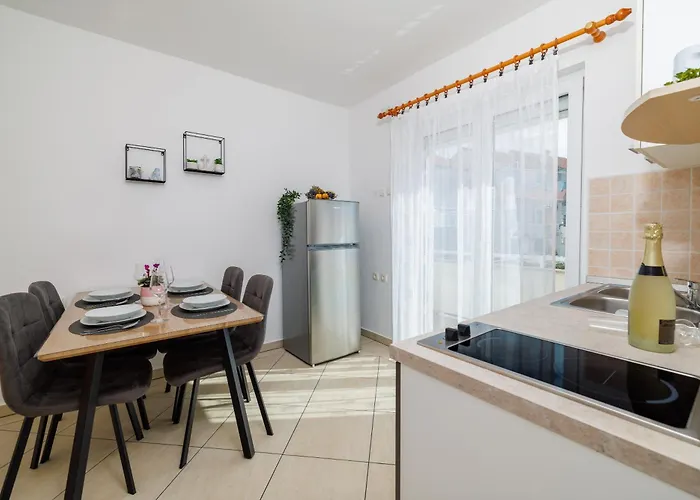 Maja Apartments 100M From The Beach * ドラマリ