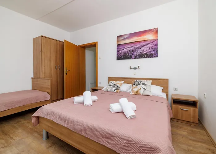 Maja Apartments 100M From The Beach