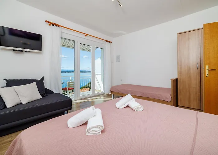 アパート Maja Apartments 100M From The Beach ドラマリ