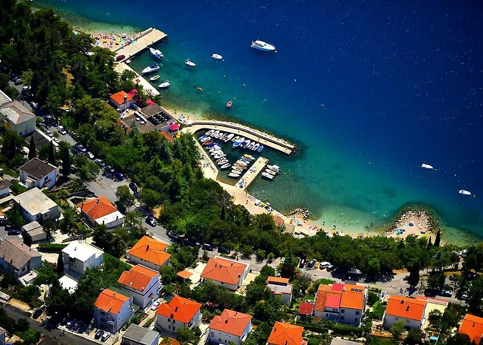 Maja Apartments 100M From The Beach アパート